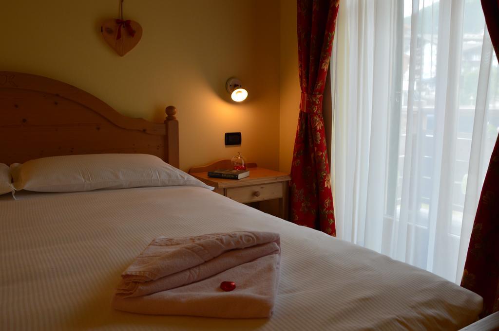 Hotel Garnì Carpe Diem Vigo di Fassa Kamer foto